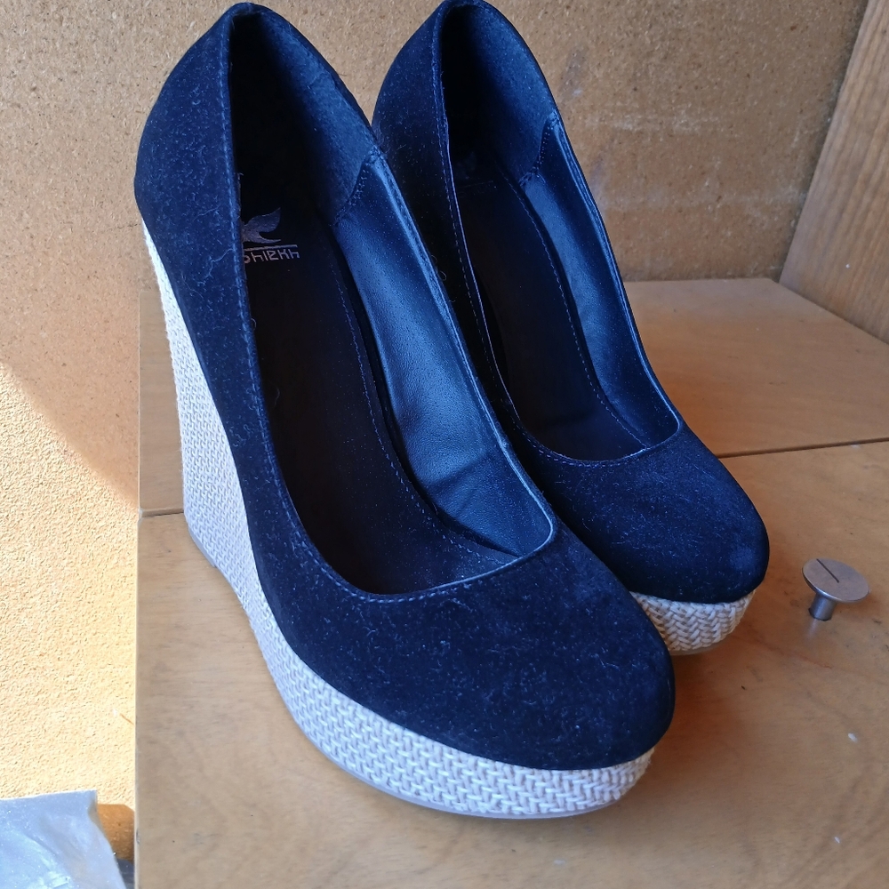 Sheihk's Elegant Black Suede